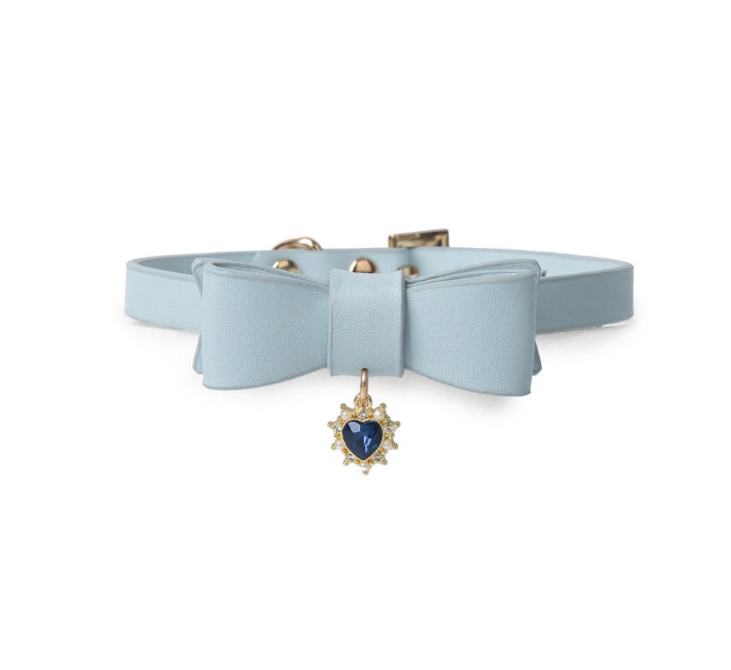 a blue leather choker